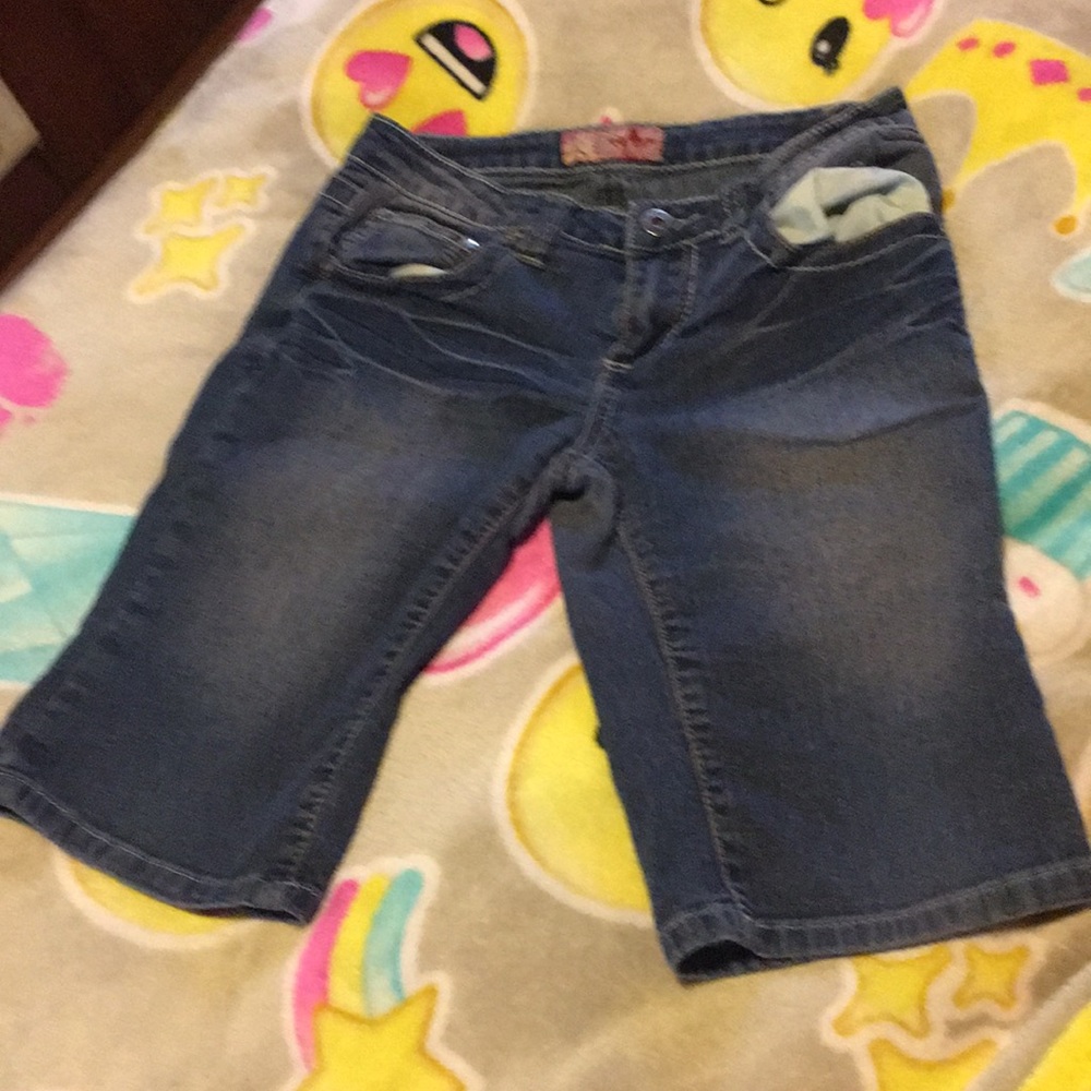 Knee cut denim shorts